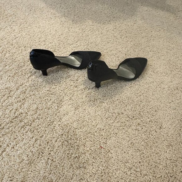 Black Heels - Picture 2 of 3